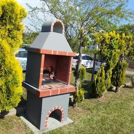 펜션 Deminik Summer House *